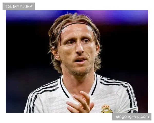 外脚背传球大师：莫德里奇的标志性技术