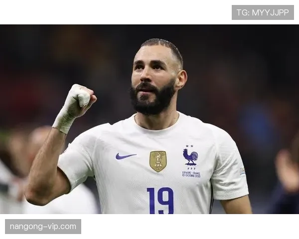 本泽马终结能力与领袖作用解析：是否顶级中锋