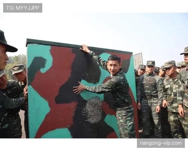 管晨辰今天居然穿得像去参加派对，不知道训练场教练啥反应