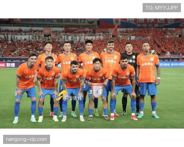 山东泰山遭遇战术危机：阵容短板与冠军定位冲突引发新讨论