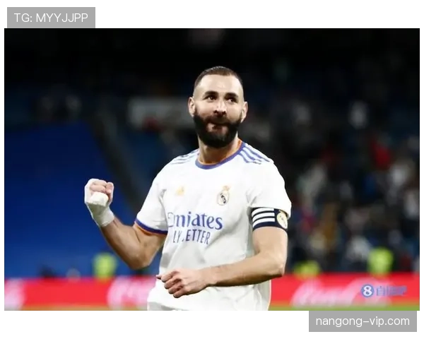 本泽马是否顶级第一中锋：终结效率与战术核心作用分析